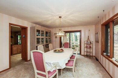 007-Dining_Room-2168548-medium