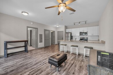 16-web-or-mls-782-riverfront-pkwy-211