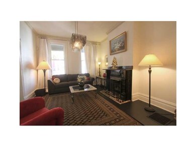 Living Room. The 9  ceilings, 1/4 inch original Oa