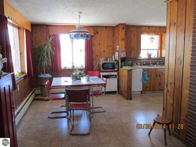Bright and open dinning area.