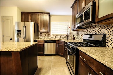 13479 Hazelwood St, Horizon City, TX 79928 - photo 7