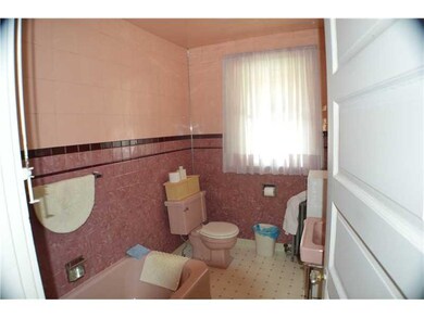 Full Bath. 2nd floor
