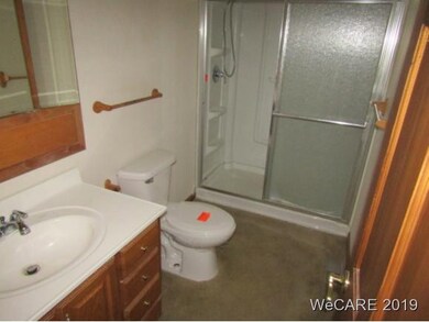 215 Phillips Dr, Wapakoneta, OH 45895 - photo 3