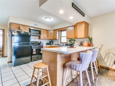 2246 Lyon St, Des Moines, IA 50317 - photo 6