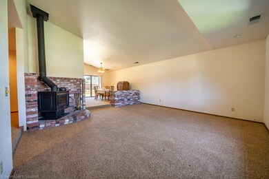 2891 Amethyst Way-6