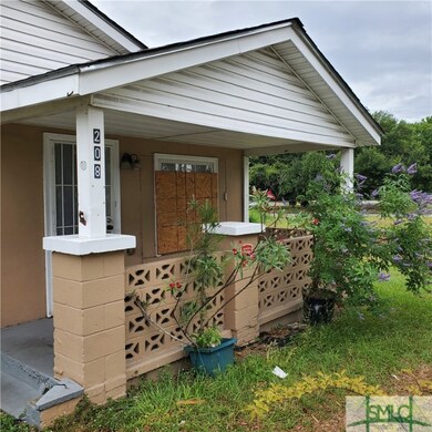 208 W Lathrop