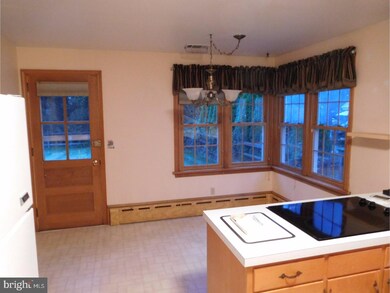 1021 York Ave, Lansdale, PA 19446 - photo 7