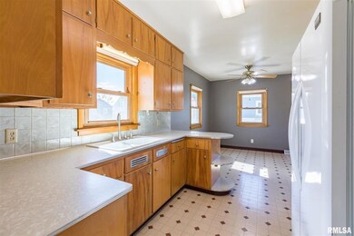 3310 W 17th St, Davenport, IA 52804 - photo 3