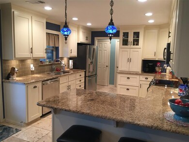 2008 Woodlawn St, Gainesville, TX 76240 - photo 4