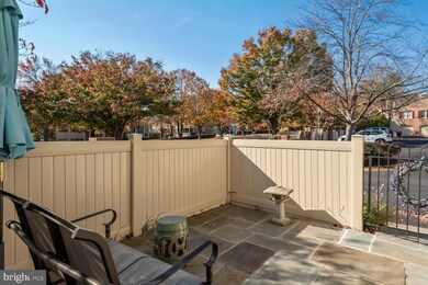 10803 Luxberry Dr, Rockville, MD 20852 - photo 3