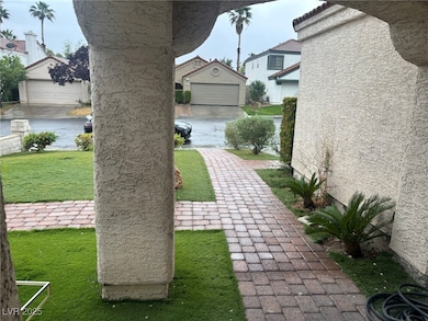 View of front yard