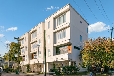 606 Oakley St, Houston, TX 77006 - photo 2