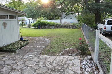 506 N Pecan St, Fredericksburg, TX 78624 - photo 5