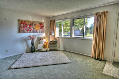MerriLee Valentine - 05.Lving Room 2