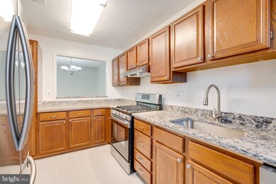 11974 Cardamom Dr, Woodbridge, VA 22192 - photo 5