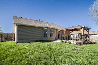 306 E Olive St, Raymore, MO 64083 - photo 3