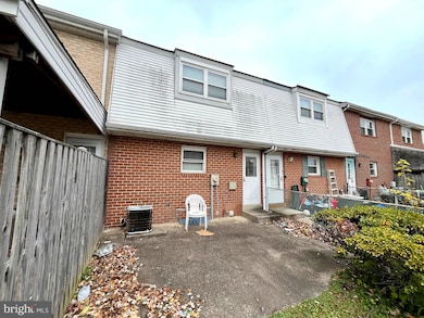 1014 Stormont Cir, Halethorpe, MD 21227 - photo 3