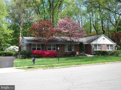 3527 Goodview Ct, Fairfax, VA 22031 - photo 3