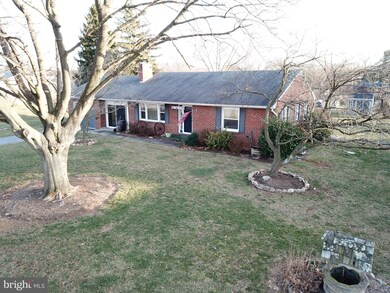 17531 Woodlawn Dr, Hagerstown, MD 21740 - photo 3