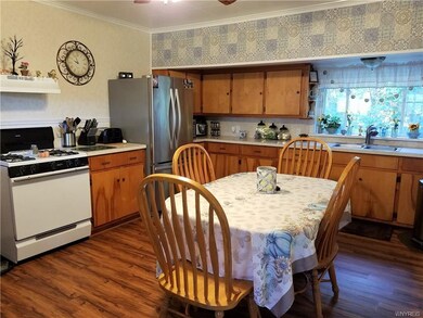 Kitchen... many cupboards and lots of counter spac