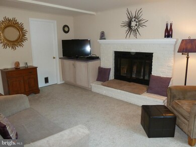 12751 Kinship Dr, Herndon, VA 20171 - photo 3