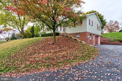 545 Doe Run Rd, Lititz, PA 17543 - photo 2