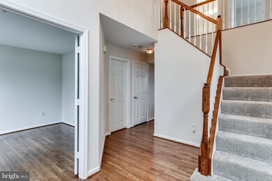 4570 Doncaster Dr, Ellicott City, MD 21043 - photo 2