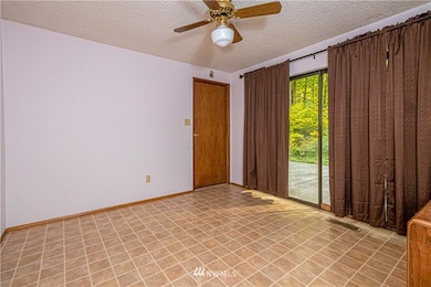 21801 Crest Ln SE, Yelm, WA 98597 - photo 6