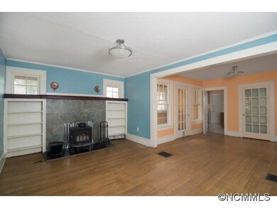 Open floorplan w/ great light!