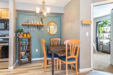 127 Jules Dr-012-010-Dining Room-MLS_Siz