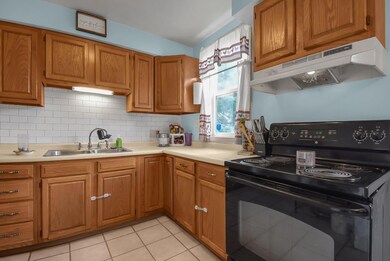 6-web-or-mls-1045-erickson-ave