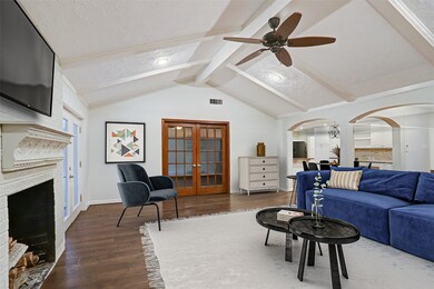 10115 Cedar Creek Dr, Houston, TX 77042 - photo 6