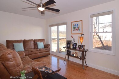 610 Graycoach Ln unit 610, Cranston, RI 02921 - photo 3