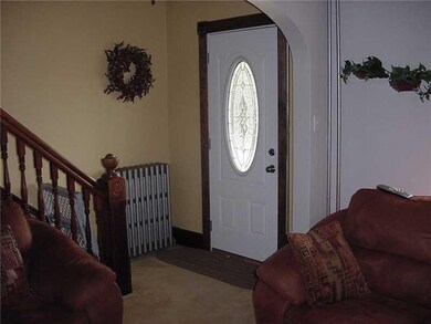 Entry/Foyer.