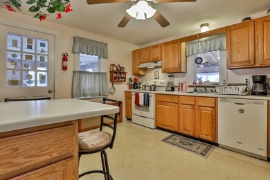 40 Thissell St, Dracut, MA 01826 - photo 3