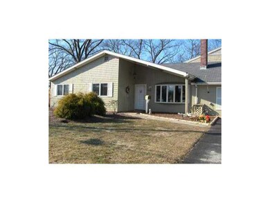 223 Richmond Dr, Warwick, RI 02888 - photo 2