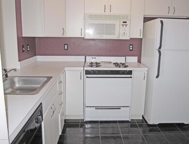 14 Madison Ct unit 84, Tinton Falls, NJ 07712 - photo 3