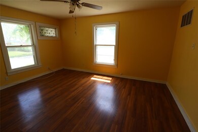 310 SW 5th St, Grand Prairie, TX 75051 - photo 7