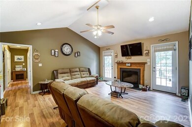 1121 Courtney Cove Ct, Gastonia, NC 28052 - photo 5
