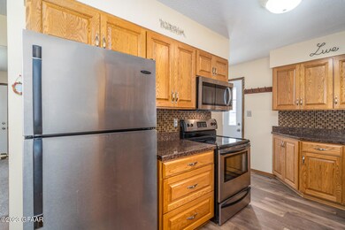 2603 9th Ave S, Grand Forks, ND 58201 - photo 6