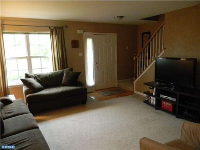 105 Runnymede Ct, Harleysville, PA 19438 - photo 2