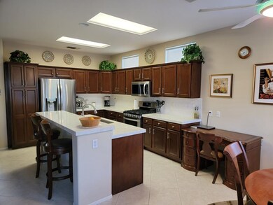 Kitchen and Breakfast Bar