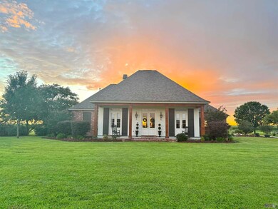 194 Montrachet Dr, Port Allen, LA 70767 - photo 2