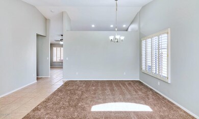 10772 W Louise Dr-large-004-1-Living Roo