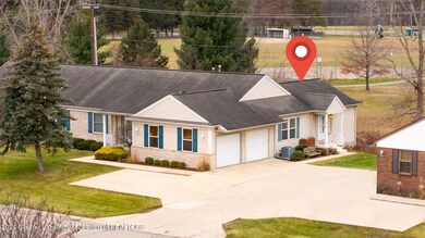 2-web-or-mls-477RedCedar02