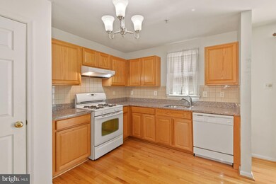 8243 Lyndhurst St, Laurel, MD 20724 - photo 4