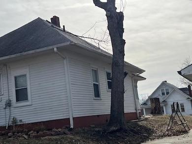 2911 Sylvanie St, Saint Joseph, MO 64501 - photo 2