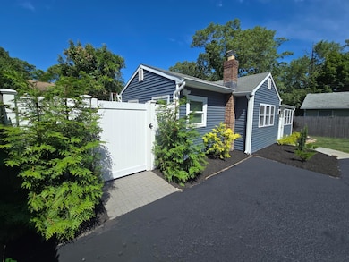 24 Malverne Rd, Sound Beach, NY 11789 - photo 3