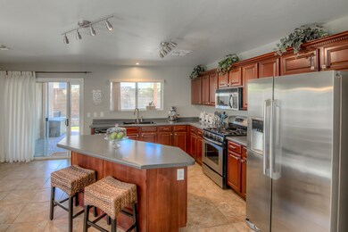 13 Kitchen photo e