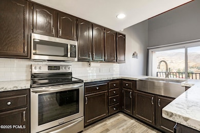 918 Schneitter Cir unit 2, Midway, UT 84049 - photo 3